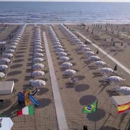 Front Beach Apartments Viareggio Luaran gambar