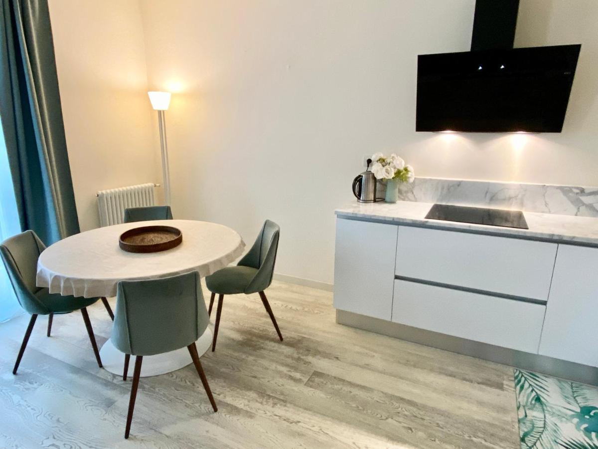 Front Beach Apartments Viareggio Luaran gambar